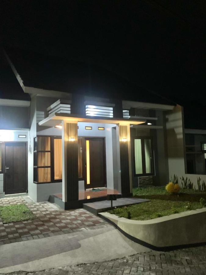 Guest House / Homestay Bukit Mutiara Residence Ngingas Luaran gambar